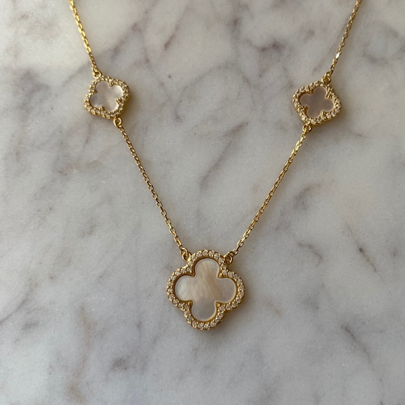 Rachel Zoe NWT Mother of Pearl/gold 3 Clover necklace 18" - Picture 2 of 7